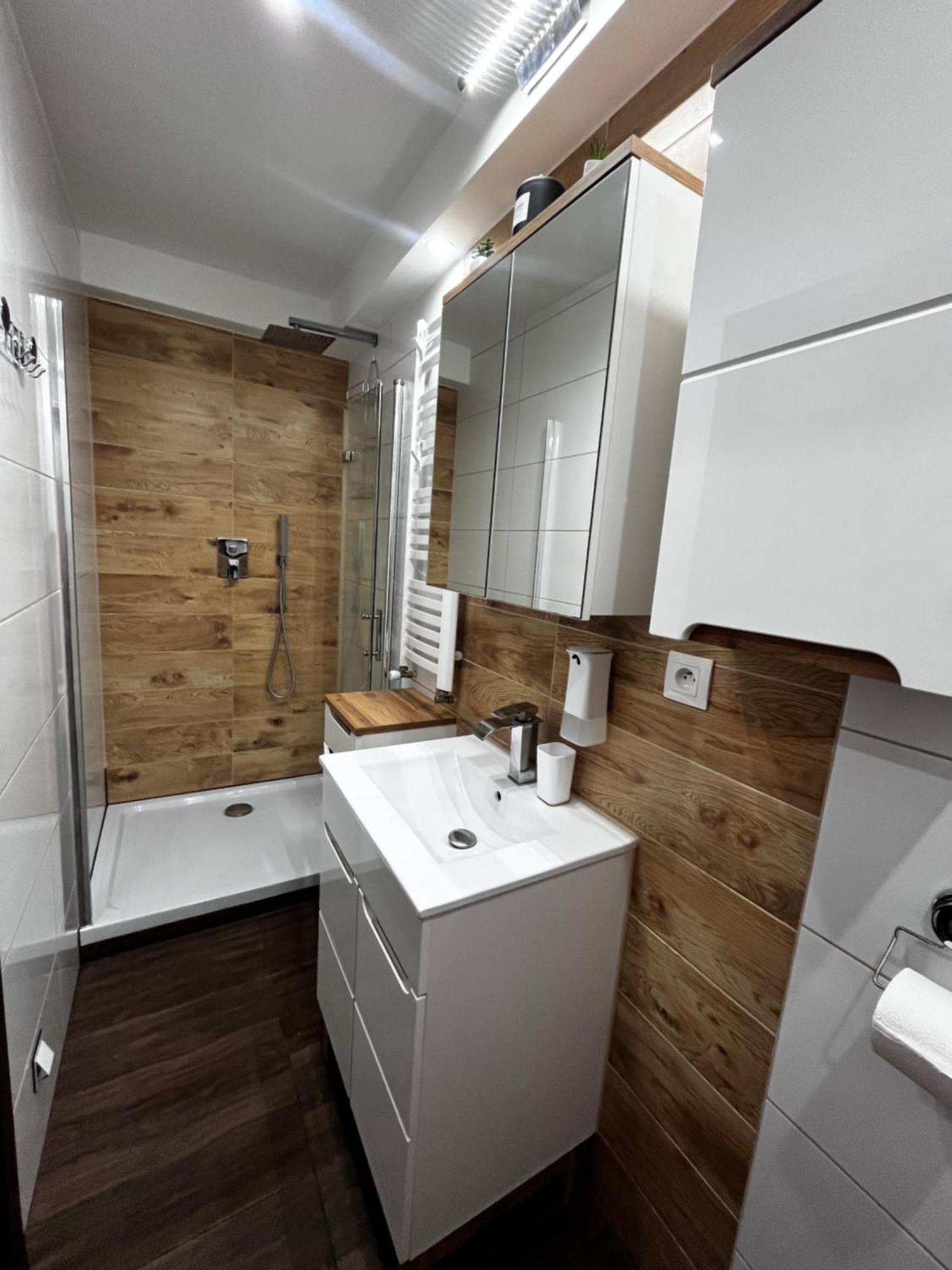 Apartament Crooked Stairs Zielona Góra Eksteriør billede